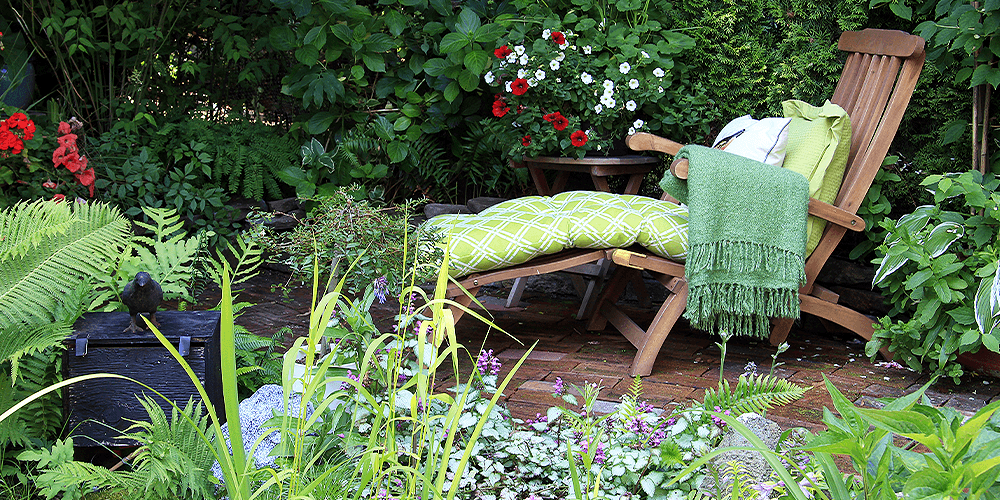 Dees Nursery_-lounge chair small space