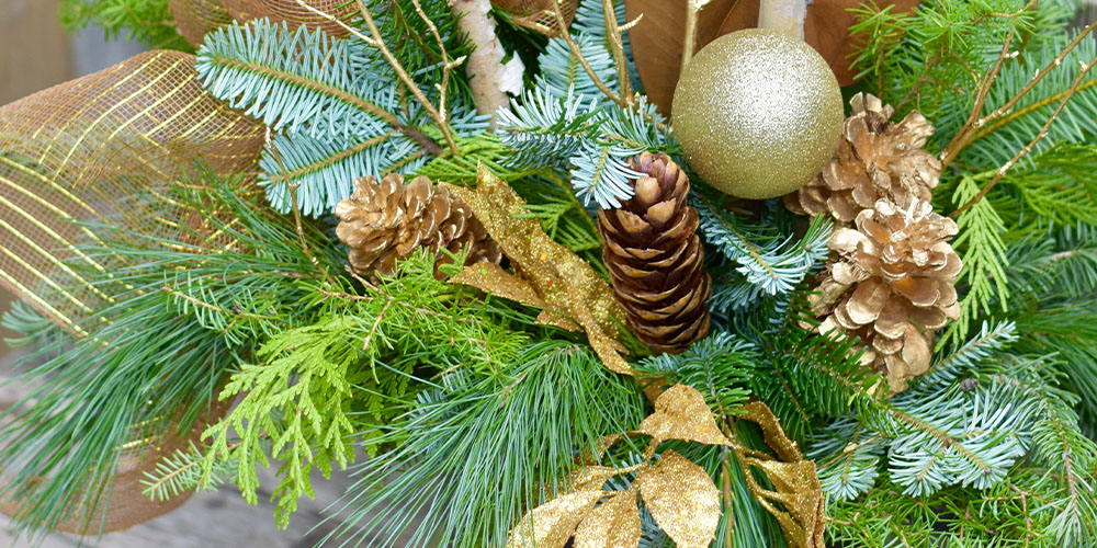 Dees Nursery-Oceanside-Holiday Planter Themes-fancy holiday planter