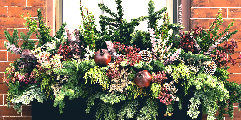 Dees Nursery-Oceanside-Holiday Planter Themes-sugar plum theme